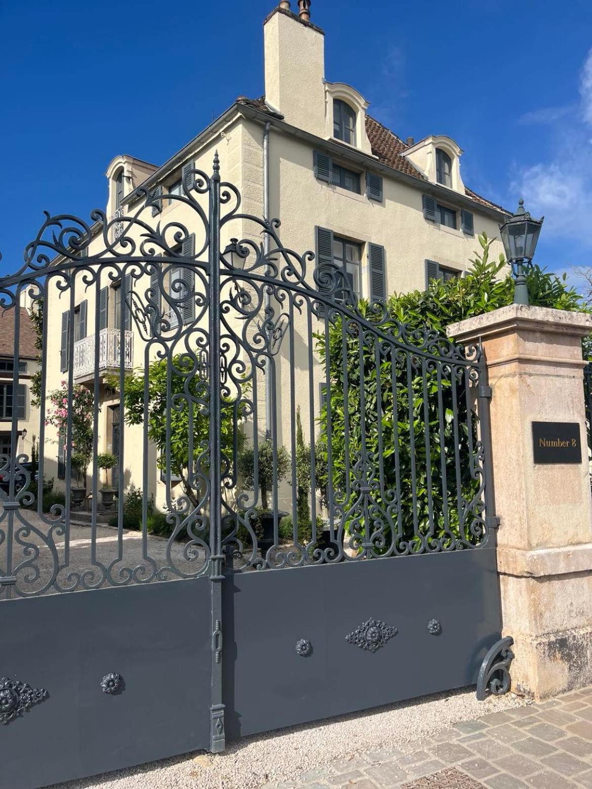 Number 8 Bed and Breakfast Meursault Buitenkant foto